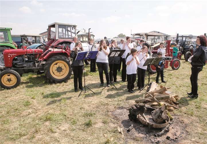 Das Tambourcorps Heimerzheim unterhielt die Gäste des Odendorfer Oldtimertreffens mit Livemusik.