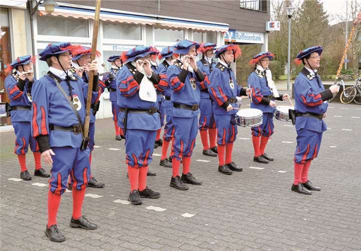 Das Tambourcorps der Freiwilligen Feuerwehr eröffnete musikalisch das Biwak. RFW