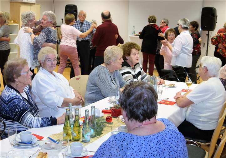 Das Tanzbein wird hier bei beschwingter Musik vonEwald Müller geschwungen. privat