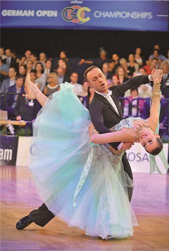 Das Tanzpaar Klaus Genterczewsky und Julia Quinot konnten ihren vorherigen 10. Platz der Weltrangliste weiter auf Platz 6 ausbauen. Privat