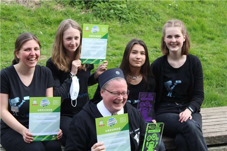 Das Team #BlackTech hat allen Grund zur Freude.  Fotos: Schönstätter Marienschule