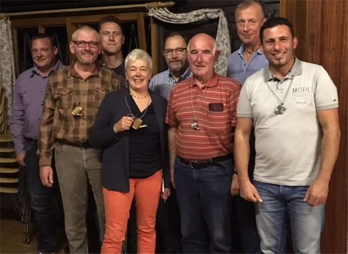 Das Team Blumenschmuck (von links): Mike Hentschel, Juppi Welsch, Wolfgang Lorenzini, Hilla Welsch, Helmut Horschel, Dieter Jammel, Knut von Wülfing und Robert Anayurt. Es fehlen Christoph und Kilian Rechmann, Engelbert Wallek und Ralf Kessel. privat