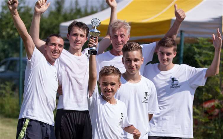 Das Team Oberdorf sicherte sich mit einem überzeugenden 2:0-Sieg den Wanderpokal. digital-pictureworld.de/Rudolf Schneider
