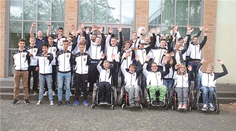 Das Team Rheinland-Pfalz: Die jungen Sportler mit ihren Trainerinnen und Trainern, bei der Verabschiedung zum Bundesfinale nach Berlin. privat