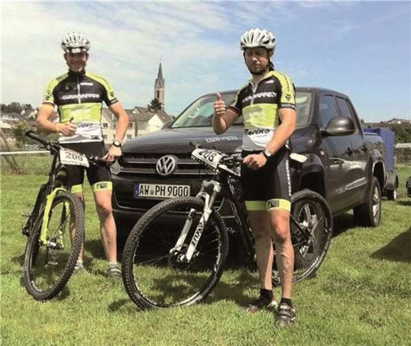 Das Team Vulkanaffen/Hirsch-Bau in voller Montur.privat