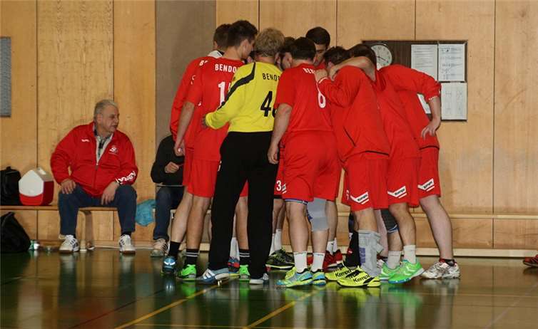 Das Team beim Einschwören auf die Partie. privat