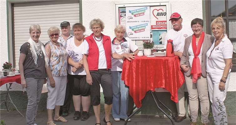 Das Team der AWO Swisttal bot ihren Kunden auch Kaffee und Kuchen zur Stärkung an. privat