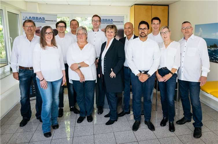 Die Abbas Medizintechnik GmbH in Neuwied feiert dieses Jahr 30-jähriges Bestehen Das Team der Abbas Medizintechnik GmbH.Fotos: David Vogt