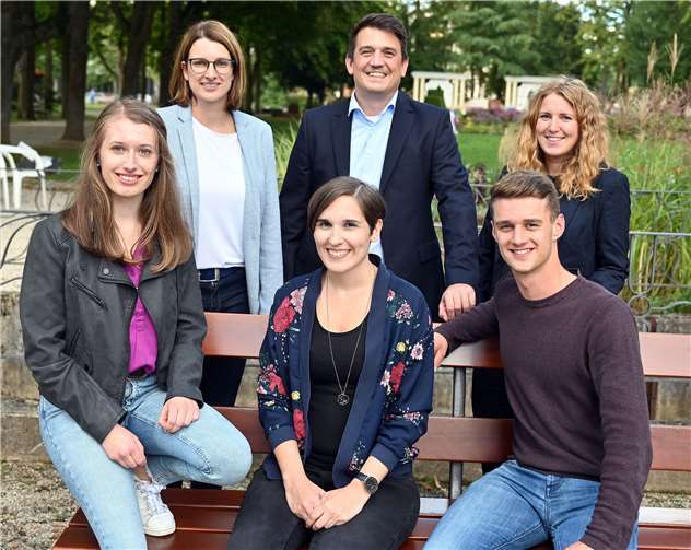 Das Team der Ahrtal und Bad Neuenahr-Ahrweiler Marketing GmbH wurde erweitert (vorne, v.l.): Elisa Schmitz, Melanie Rader und Janek Koch; (hinten, v.l.): Barbara Knieps, Jan Ritter und Sabrina Seul.Foto: privat