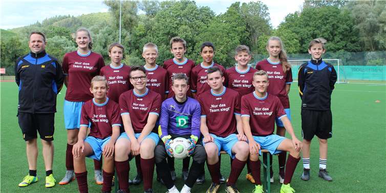 Das Team der C-Jugend mit dem Trainerteam Bernd Wolff und Julian Keutgen. Foto: privat