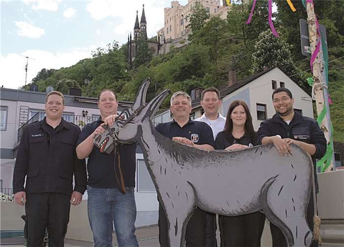 Das Team der FFW Stolzenfels mit dem „Kapeller Esel“ hatte wieder alles bestens vorbereitet und konnte nun zünftig die Kirmes direkt unterhalb von Schloss Stolzenfels feiern.US