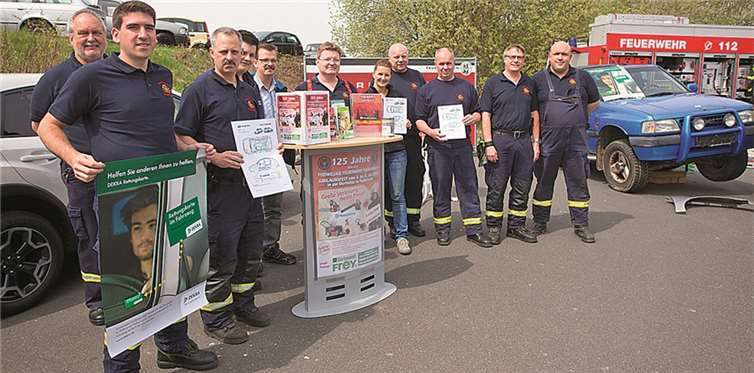 Das Team der Feuerwehr, das die Rettungskarte vorstellte.Wolfgang Tischler
