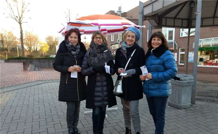 Das Team der Frauen Union Meckenheim informierte über Gewalt gegen Frauen: (v.li.) Anne Viehmann, Christiane Schmitz, Ariane Stech und Vorsitzende Sabrina Gutsche. Privat