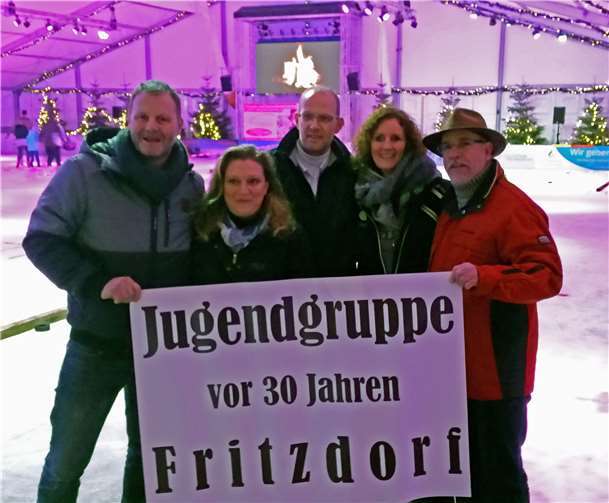 Das Team der „Jugendgruppe vor 30 Jahren Fritzdorf“: v.li. Jörg Dahmen, Sabine Schüller, Heinz Wolber, Melanie Kamradt und Günther Lanzerat bei der Eisstockschieß-Challenge.privat