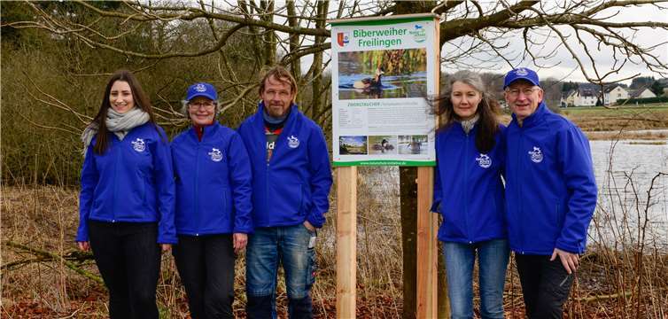 Das Team der Naturschutzinitiative e.V. (NI) nach dem Aufstellen der Infotafeln. Foto: Naturschutzinitiative e.V. (NI)