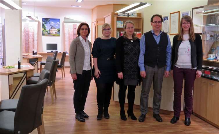 Das Team der Optik Luxem GmbH (von links): Sabine Stein, Bianca Massfeller, Marion Kinnius, Frank Luxe und Claudia Litzmann. MKA