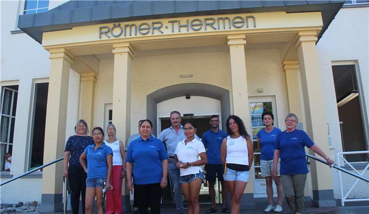 Das Team der Römerthermen mit dem neuen Geschäftsführer Bernd Schmitz. Fotos: KMI