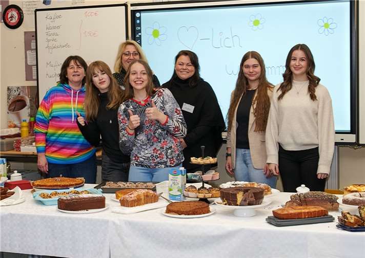 Das Team der Schülervertretung (SV) stellte sich auch den Besuchern vor und beantwortete Fragen zur Schule.  Foto:Johannes Morschhausen