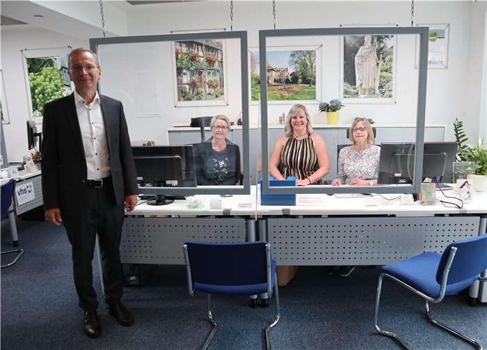 Jetzt mit neuer Besetzung Das Team der Sinziger Tourist-Information mit Bürgermeister Andreas Geron.Quelle: Stadtverwaltung Sinzig
