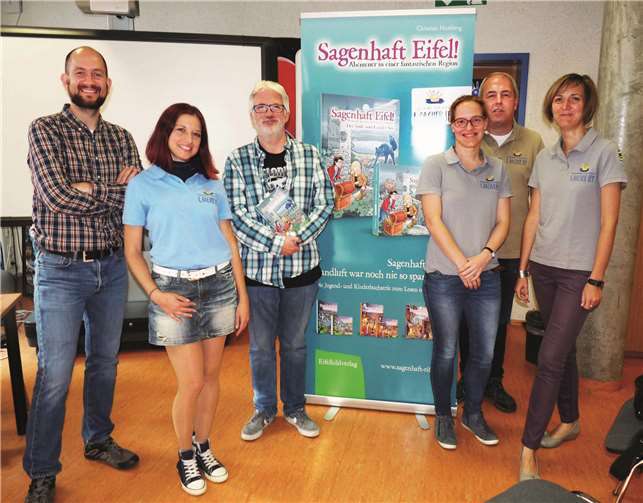 Das Team der Vulkanregion Laacher See mit Christian Humberg und seinem Verleger Sven Nieder. Fotos: FRE