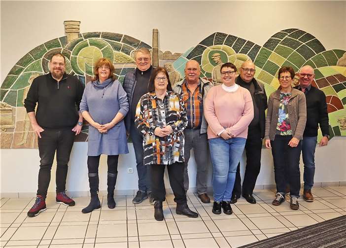 Das Team der Wäller Heinzelmännchen, hier gemeinsam mit Benedict Hallerbach, Leiter Bildung, Gesundheit und Soziale Arbeit der VG Wirges, ist frohen Mutes, weitere Ehrenamtler für die Nachbarschaftshilfe gewinnen zu können. V.li. Benedict Hallerbach, Gisela Rößler, Thomas Rößler, Waltraud Auwärter, Helmut Trumm, Stefanie Krätz, Heinz-Dieter Pfehr, Ute Andres, Klaus Dumke. Foto: Annette Brach/ VG Wirges