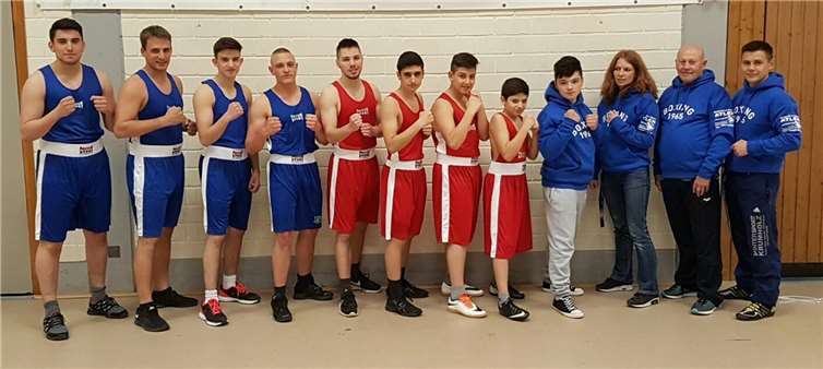 Das Team der gastgebenden Boxunion mit ihrem Vorsitzenden Florian Nickenig (2.v.l.).