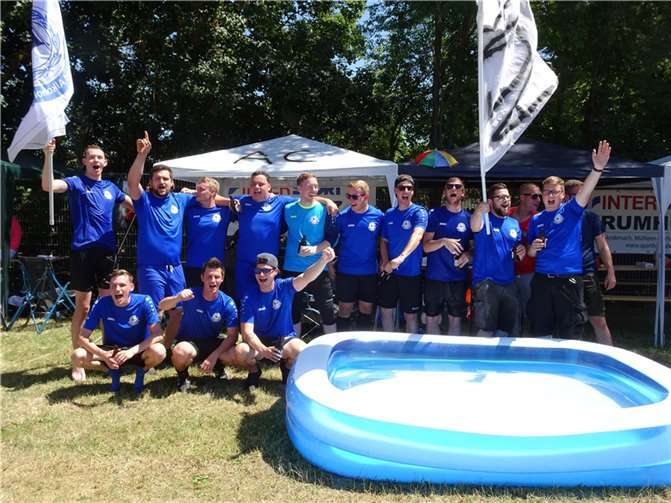 Das Team des „AC Arminia Bierzelt“ beim bisher letzten Hobbyfußballturnier im Jahr 2019.  Foto: privat