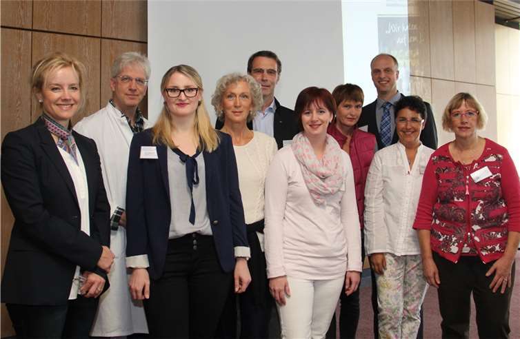 Das Team des Brustzentrums um Chefarzt Dr. Josef Spanier hielt durch zahlreiche Vorträge und einen umfangreichen Markt der Möglichkeiten Patientinnen und Angehörige auf dem Laufenden.privat