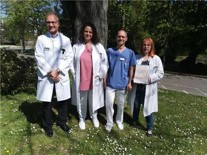 Das Team des DRK Krankenhauses Neuwied um Professor Thomas Marth (links) hat erneut die Zertifizierung der Deutschen Diabetes Gesellschaft (DDG) erhalten.  Foto: DRK Krankenhaus Neuwied