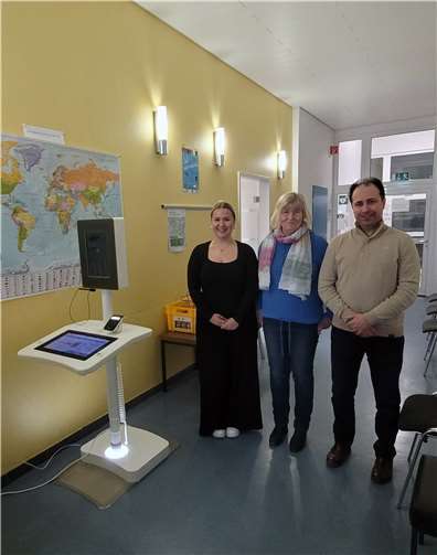 Das Team des Einwohnermeldeamts unterstützt gerne bei der Nutzung des Selbstbedienungsterminals. Foto: Stadt Bendorf