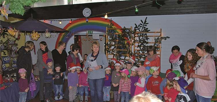 Das Team des Familienzentrums hatte gemeinsam mit den Kindern und einigen Eltern ein buntes Programm für alle Gäste gestrickt. privat