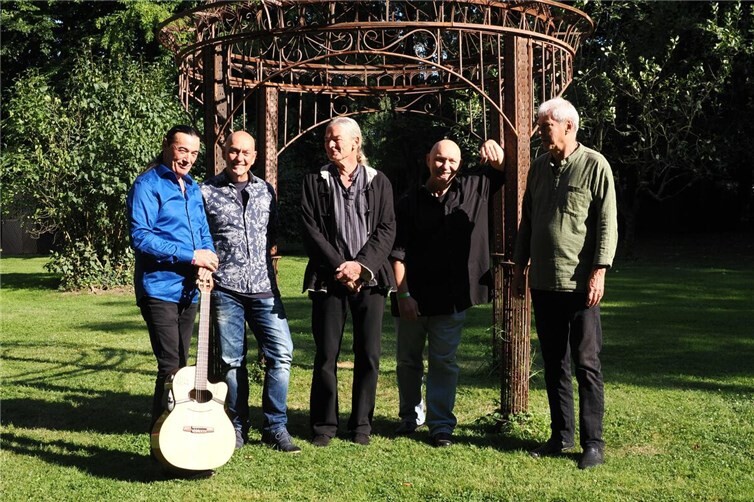 Das Team des JUKZ und alle Beteiligten des Latin Swing Projects freuen sich auf eine letzte, ganz besondere Acoustic Lounge – voller Musik, Erinnerungen und Emotionen.Foto: Lulo Reinhardt