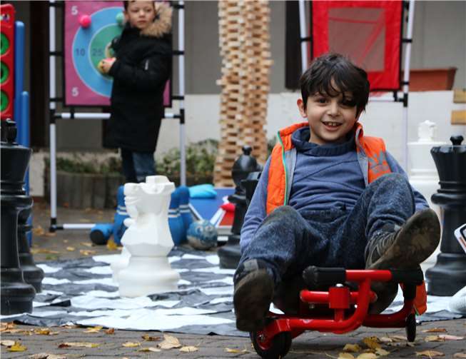 Das Team des JUZ freut sich sehr über die neuen Spielgeräte. Foto: privat