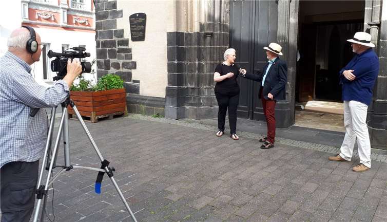 Das Team des OK4 bei den Aufzeichnungen zur Buchvorstellung. Foto: OK4