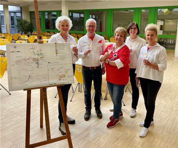 Das Team des Partnerschaftsvereins in französischem Blau-weiß-rot. Foto: Stefan Hahn