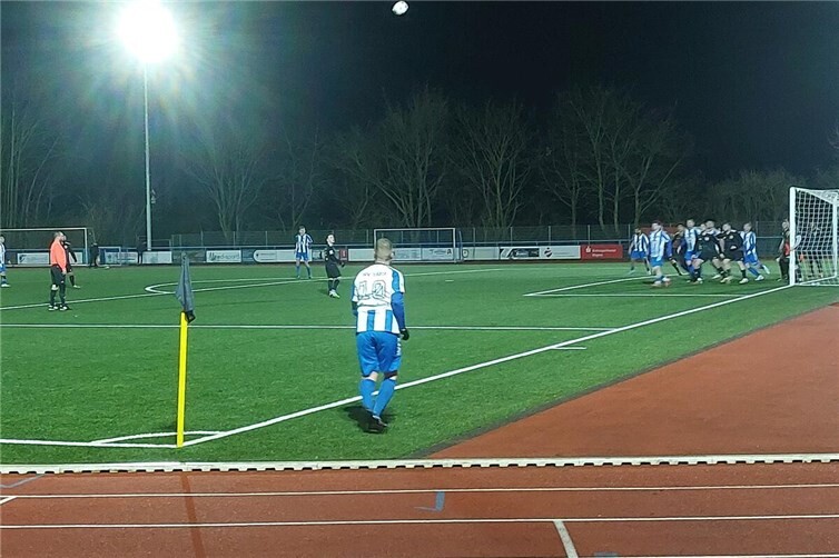 Das Team des SV Ochtendung hatte in den absolvierten Testspielen unter Flutlicht zumeist das Nachsehen.