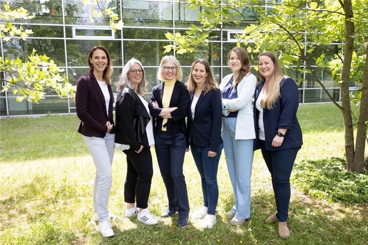 Das Team des berufsbegleitenden MBA-Fernstudienprogramms am Campus Remagen informiert an mehreren Abenden über Aufbau und Ablauf des Studiengangs (v.l.n.r. Ruth Külshammer, Esther Schneider, Beata Reiter, Britta Huhn, Jennifer Ingenleuf, Lisa Kaeber.  Foto: Jan-Gerrit Baumann Fotografie/HS Koblenz