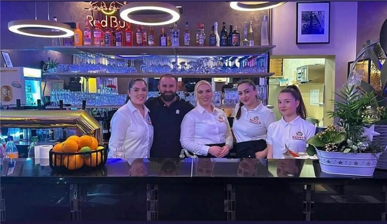 Das Team freut sich, die Neuwieder Gastronomie zu bereichern.  Foto: privat