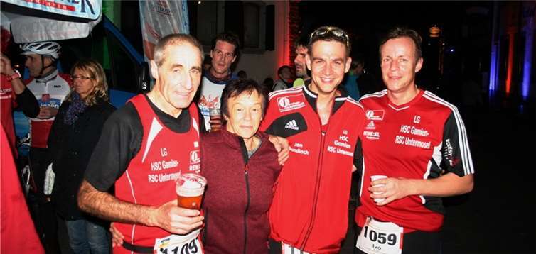 Das Team freute sich über das bunte Halloweentreiben und den Sieg ihres Mannschaftskollegen Vadim Penner über 10.000 m.privat