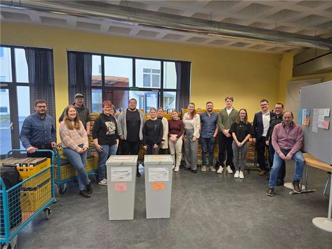 Das Team im Briefwahlbüro.  Foto: Ulf Steffenfauseweh