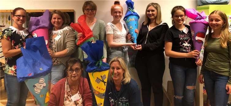 Das Team in Wachtberg hat schon einige Schultüten gebastelt. Foto: privat