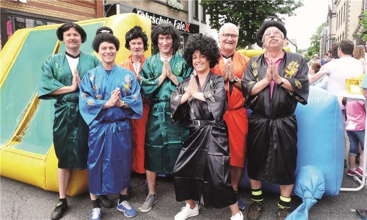 Das Team mit dem originellsten Outfit wird ebenfalls prämiert.