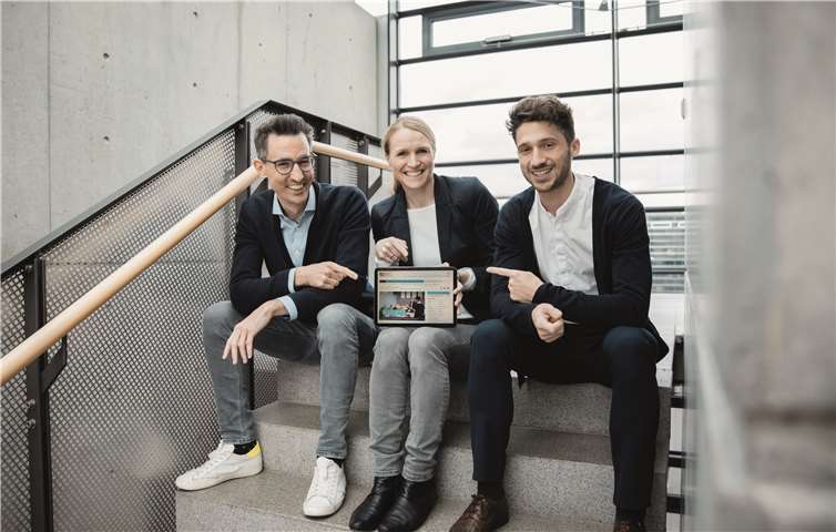 Das Team (v. l. n. r. wissenschaftlicher Mitarbeiter Finn Rieken, Studiengangsleiterin Prof. Dr. Mareike Heinzen und wissenschaftlicher Mitarbeiter Jan Conrads) hat den neuen Masterstudiengang „Management, Leadership, Innovation“ am RheinAhrCampus in Remagen aufgebaut. Foto: DP PHOTOGRAPHY