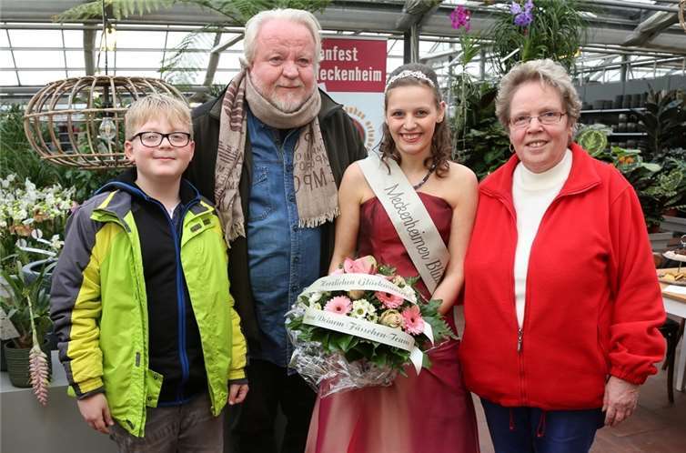 Das Team vom Restaurant „Zum Fässchen“ rund um Wirt Otto Stangl gratulierte ihrer neuen Majestät. -StF-