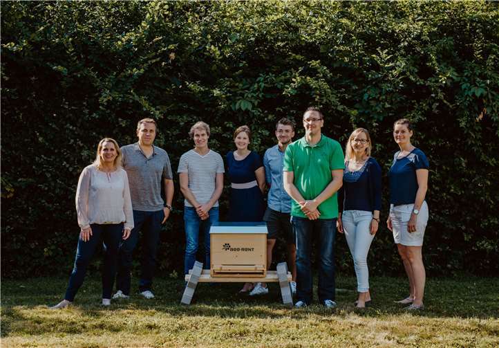 Das Team von „Berge & Meer“ freut sich über die neuen Mitarbeiter.Marvin Walter