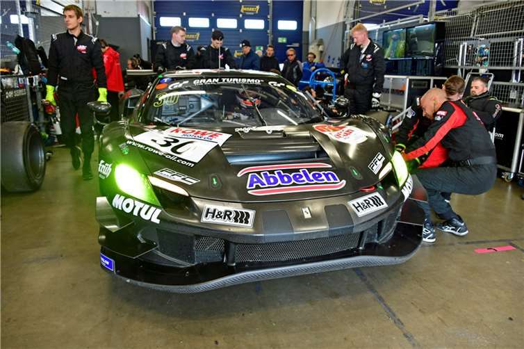 Das Team von Frikadelli Racing nützte das Rennen für einen ausgiebigen Test, wodurch der Ferrari des Öfteren die Box für neue Einstellungen ansteuerte.