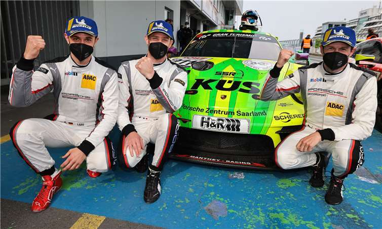Das Team von Manthey-Racing siegte beim Saisonauftakt der NLS und holte sich damit den bereits 54. Sieg. Foto: Jan Brucke/VLN