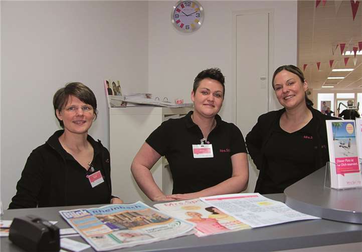 Das Team von Mrs. Sporty Rheinbach: v.li.: Mitarbeiterin Susanne Meesters, Geschäftsinhaberinnen Marie Meßler und Friederike Meßler Foto: STEIN