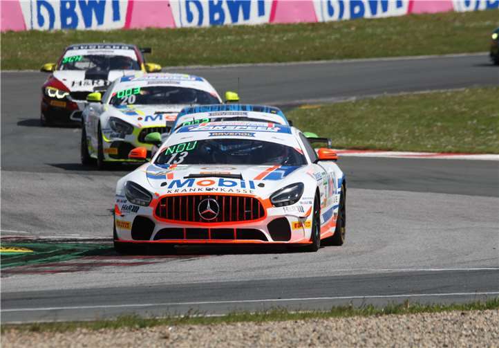Das Team von Zackspeed war mit seien Nachwuchsfahrern Jan Marschalkowski, Theo Nouet, Gabriela Jilkova und Robert Haub mit am Start. Foto: Manfred Muhr