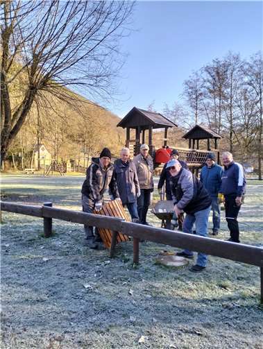 Das Teichteam in Rhens kümmert sich um die Freizeitanlage im Mühlental. Foto: privat